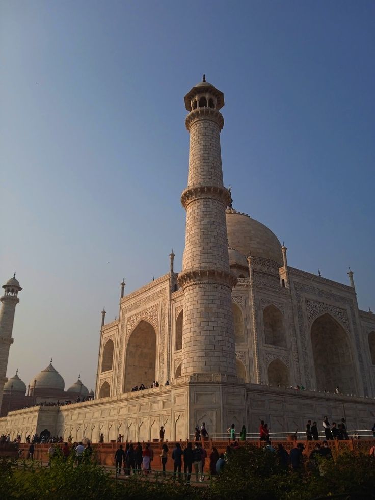 people are standing in front of the taj - i - amir mosque, which is one of the world's most famous buildings