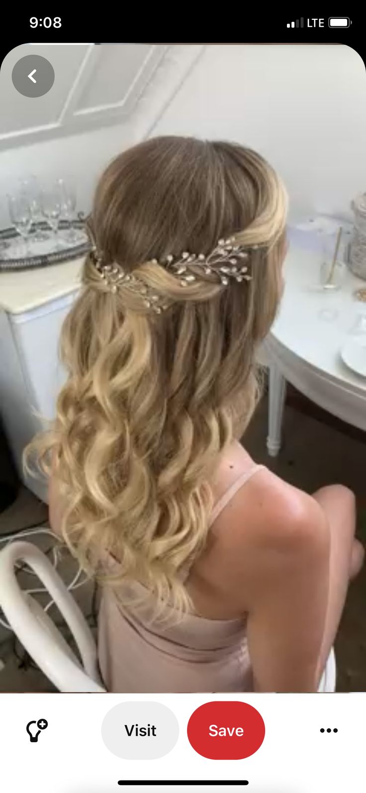 Conformation Hairstyles, Short Hair Styles For 2023, Grad Hairstyles, Junior Bridesmaid Hair, Best Short Hair, Cute Prom Hairstyles, Hair Styels, Warm Scarves, Curly Wedding Hair