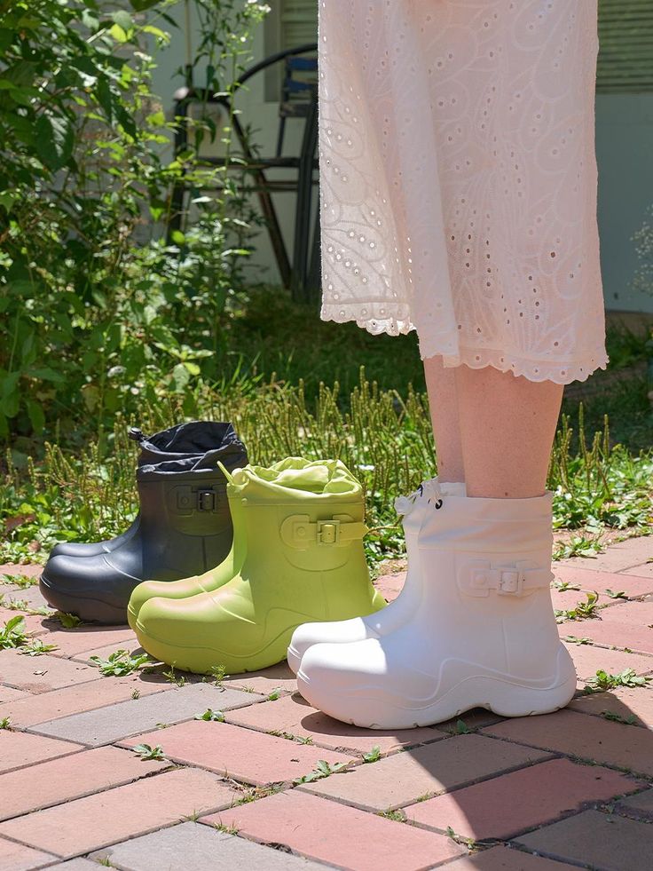 SHOEHI is a purely in-house design brand designed and produced in Seoul.- Ultra lightweight rain boots- Belt detail on the side- Drawstring that blocks rain - Comfortable to wear Boot Shoes Women, Seoul, Rain Boots, Shoe Boots, Branding Design, House Design, Women Shoes, Boots, How To Wear