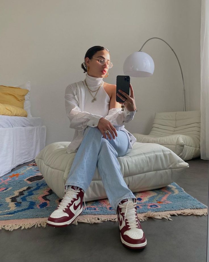 dilan but you can call me dilo on Instagram: “Another day, another mirror selfie cause ain’t no one of my friends can take proper pictures 😒” Nike Sb Outfit Woman, Sb Dunk Low Outfit, Dunk Outfit Women, Nike Dunk High Outfit, Nike Dunk Low Outfit Woman, Dunk High Outfit, Nike Dunks Outfit Woman, Sb Outfits, Dunk Low Outfit Women