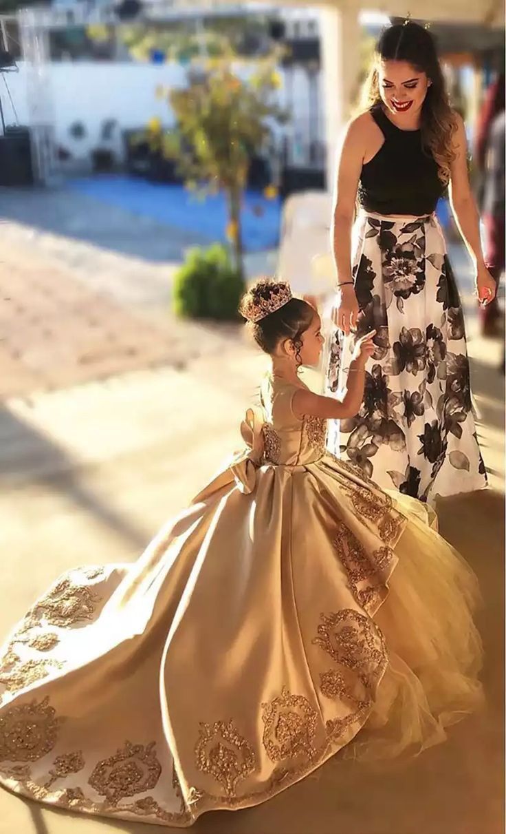 Ball Gown Gold, Girls First Communion Dresses, Sangeet Dance, First Communion Dresses, Girls Pageant Dresses, Kids Gown, Wedding Store, Kids Designer Dresses, Flower Girl Dress Lace