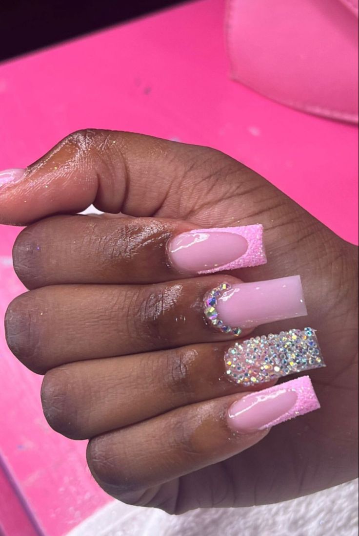 Unique Pink Acrylic Nails, 16 Nails Sweet, Nails Design For Birthday, Birthday Nails Light Pink, Short Nail Set With Charms, Medium Square Acrylic Nails With Rhinestones, Pink Birthday Nails Medium Length, Pink Nail Freestyle, Pink Nails For Sweet 16