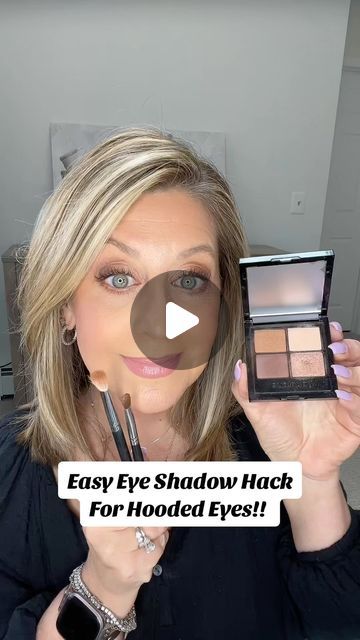 40 Yr Old Eye Makeup, Eyeshadow Over 50 Hooded Eyes, Eye Makeup For Hooded Eyes And Glasses, Eyeshadow For 50 Year Old Women, Makeup Tutorial Women Over 40, Eye Makeup For Women In Their 40s, Eye Shadowing Tutorial For Hooded Eyes, Best Eyeshadow For Brown Eyes Over 50, Eye Makeup For Maturing Skin