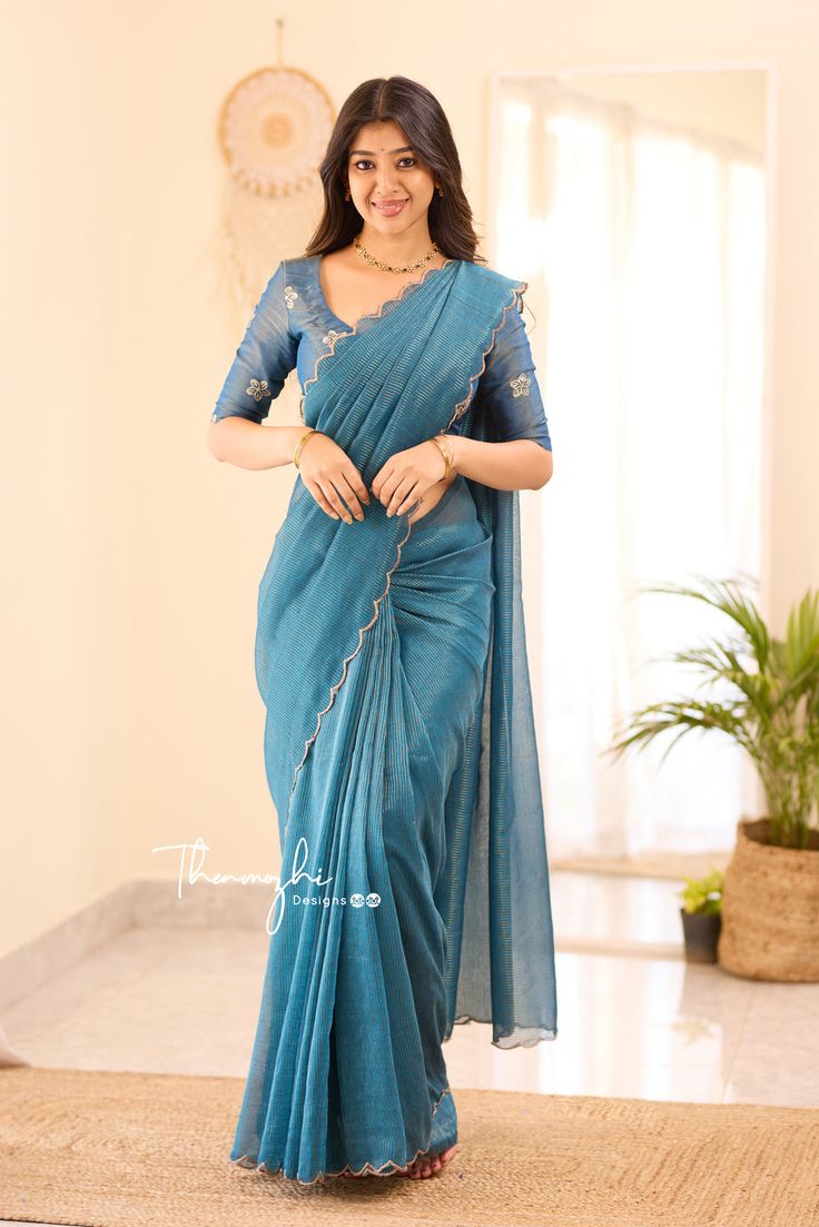 Mul Cotton Saree, Kerala Saree Blouse Designs, Saree Wearing Styles, Simple Saree Designs, Fancy Shirt, Fashionable Saree Blouse Designs, Fancy Sarees Party Wear, Modern Saree, Traditional Indian Dress