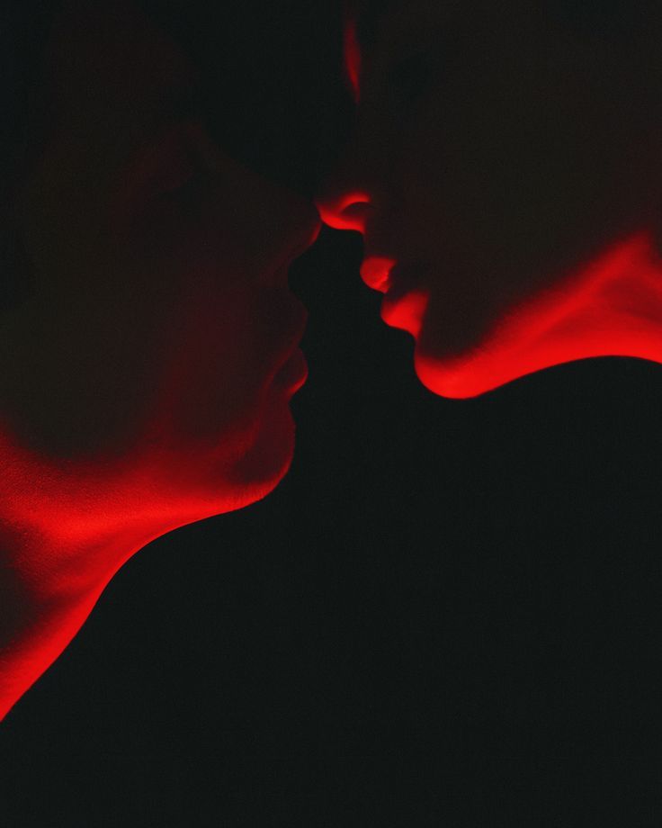 A kiss in the red light Couple In Red, Couple Red Aesthetic, Red Aesthetic Love, Kiss Photo Idea, Love Portrait, Love Dark, Photography Love, I Like The Way You Kiss Me Aesthetic, Love Red Aesthetic