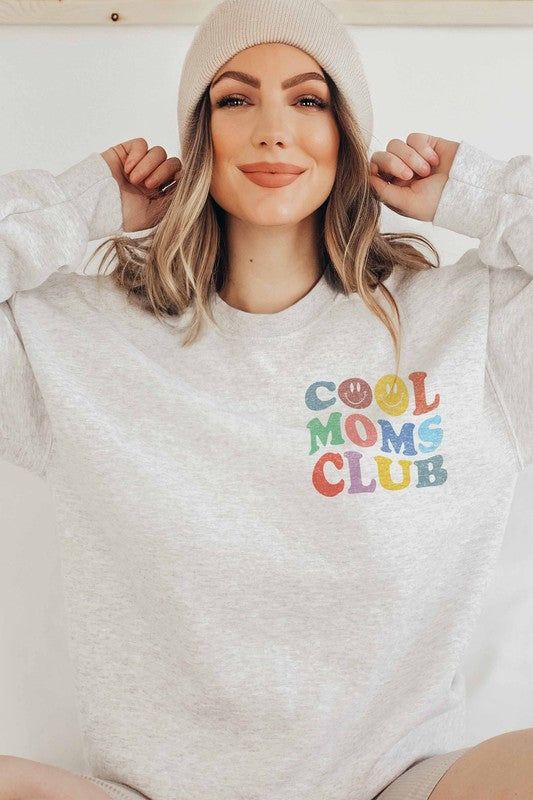 Mom Tshirt Ideas, Hoodie Layout, Cool Moms Club, Mom Apparel, Mom Graphic Tees, Mom Tshirt, Moms Club, Retro Font, Mom Sweatshirt