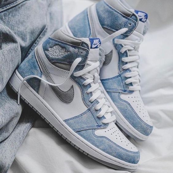 Jordan 1 Royal Blue, Blue Air Jordan 1, Custom Air Jordan 1, Nike Air Jordan Shoes, Jordan Shoes Girls, Blue Jordans, Preppy Shoes, Jordan Shoes Retro, Blue Air