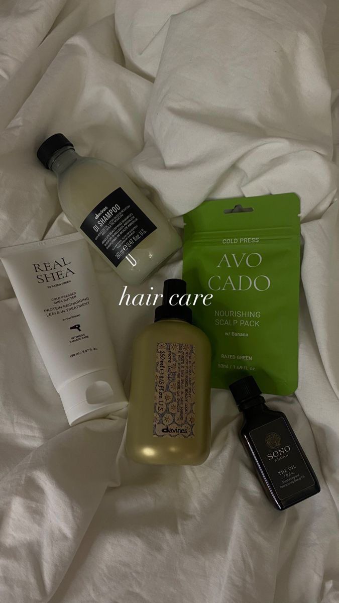 Haircare Routine Aesthetic, Hair Care Aesthetic Products, Hair Care Routine Aesthetic, Lush Products Aesthetic, Hair Routine Aesthetic, Haircare Products Aesthetic, Haircare Aesthetic, Manifesting Vision Board, Gold Apple