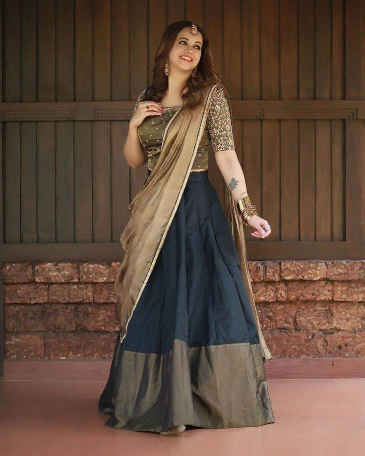 Latest Half Sarees, Half Saree Designs Simple, Traditional Half Saree Designs, Kerala Engagement Dress, Bhavana Menon, Gold Dupatta, Pleats Fashion, Onam Outfits, Kerala Saree Blouse Designs