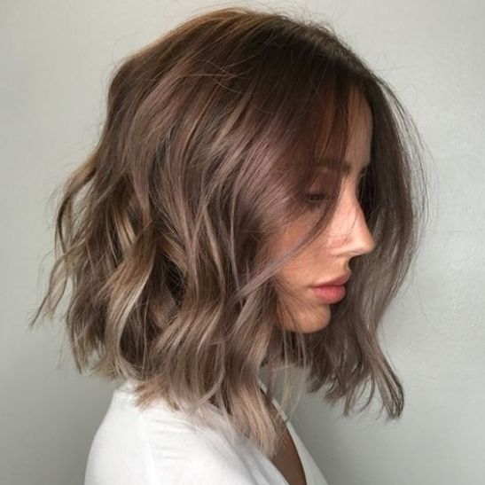 Short Hair Cuts For Round Faces, Nail Makeup, Brunette Bob, Perfect Ten, Brunette Balayage, Makeup Salon, Air Brush, Short Wavy Hair, Round Face Haircuts