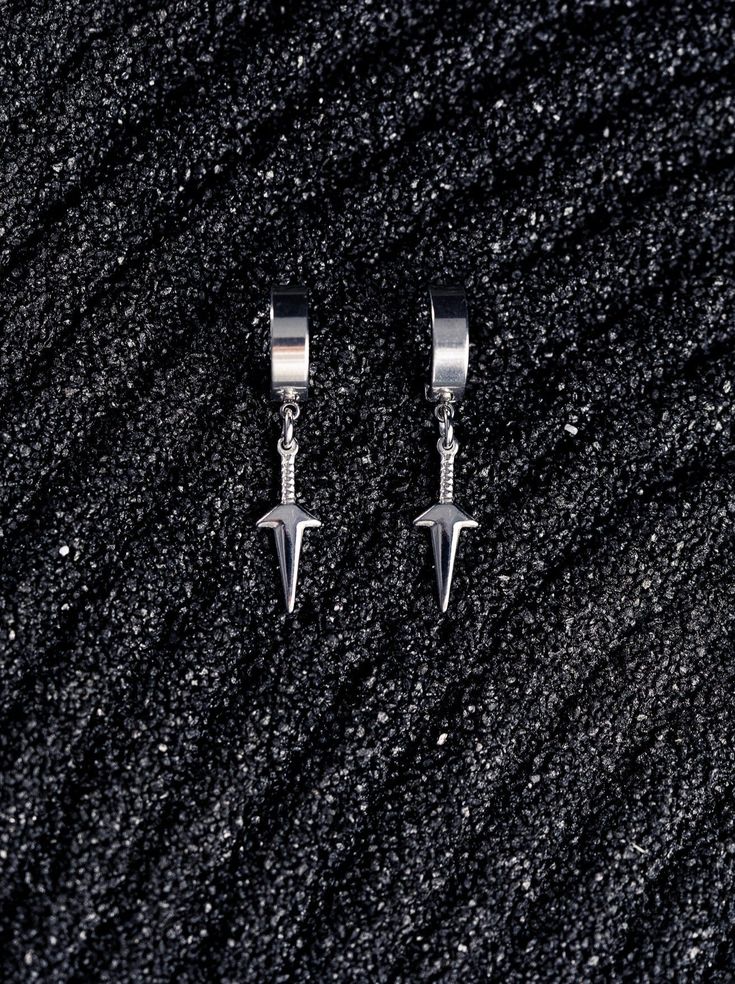 クナイ One of the most common tools used by a shinobi, keep your kunai close with these earrings. Materials: Hypoallergenic stainless steel Earring dimensions: Approx. 1.5" by .25" (including hoop earring). Knife Earrings, Earrings Men, Cool Earrings, Polishing Compound, House Items, Cool Piercings, Unboxing Experience, Mens Accessories Jewelry, How Train Your Dragon