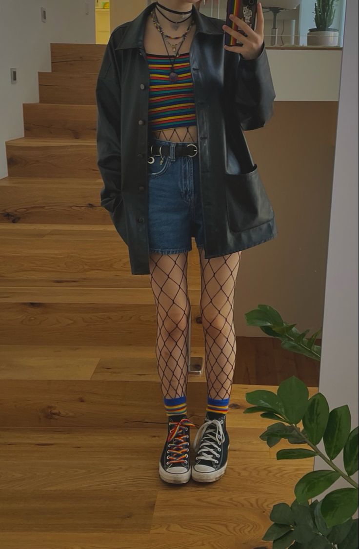 Fashion Outfits Grunge, Converse Rainbow, Rainbow Inspiration, Grunge Style Outfits, Grunge Summer Outfits, Aesthetic Converse, Rok Midi, Casual Outfits Fashion, Grunge Summer