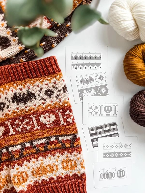 some knitting supplies are laying out on the table