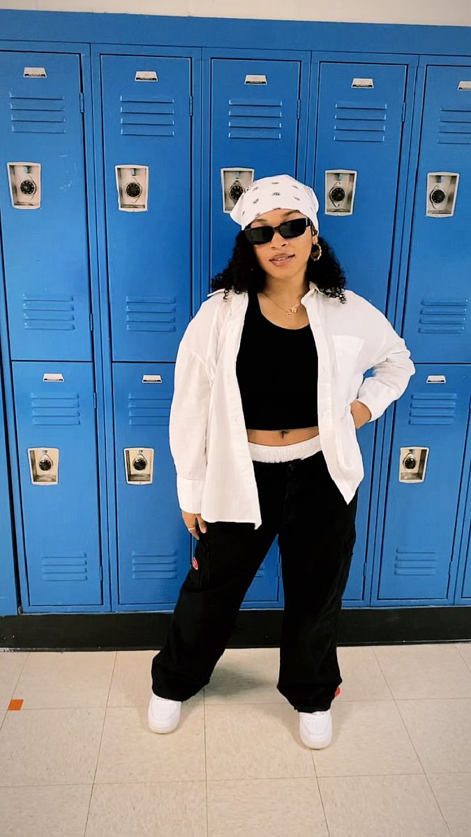 90's Female Hip Hop Fashion, 90s Tlc Outfits, 2000s Diy Outfits, Spirit Week 2000s Day, Aaliyah Costume Ideas, Blast To The Past Spirit Week Outfits, 90s Block Party Outfit, Blast From The Past Outfits Spirit Week, Brandy 90s Outfits