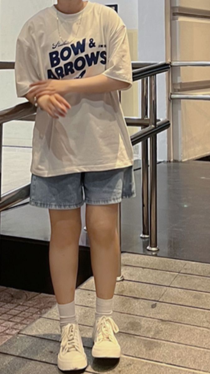 Korea Street Fashion Summer, Masc Outfits Summer Women, Summer Asian Outfits, Acubi Summer Fit, Tomboy Style Outfits Feminine, Summer Outfit Inspiration Aesthetic, Jorts Outfit Idea, Philippines Outfit, Boyish Outfits