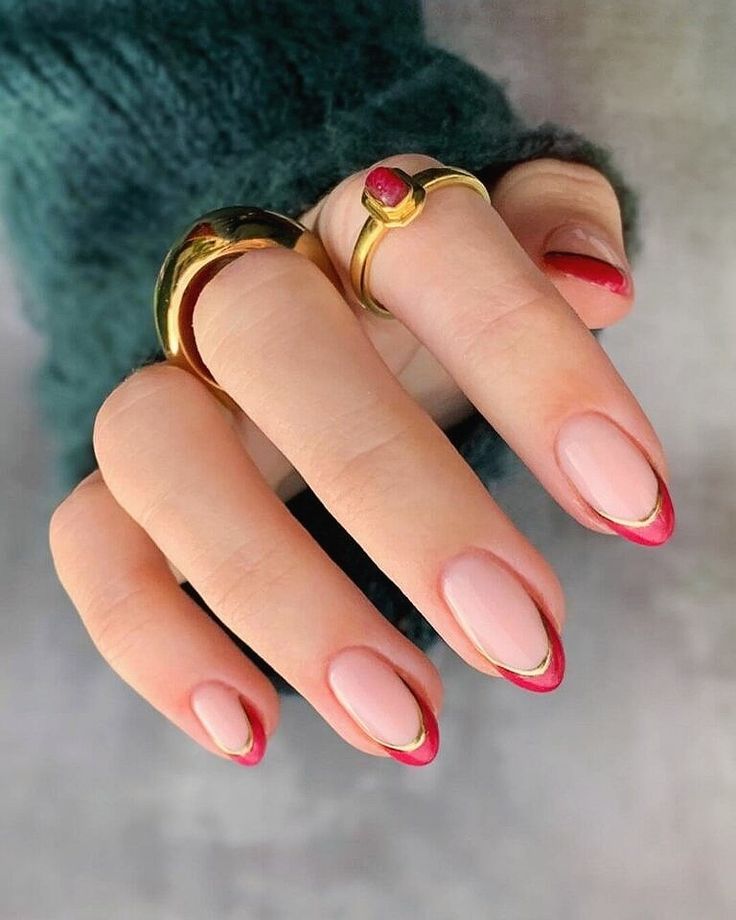 Red Tips Small Nail French Tip, Red And Gold French Tip, Red French Tip Nails With Gold, Red Gold French Tip Nails, Red And Gold French Nails, Red French Tip With Gold, Red Gold Nail Art, Red Nails Gold French Tip, Red And Gold French Tip Nails Almond