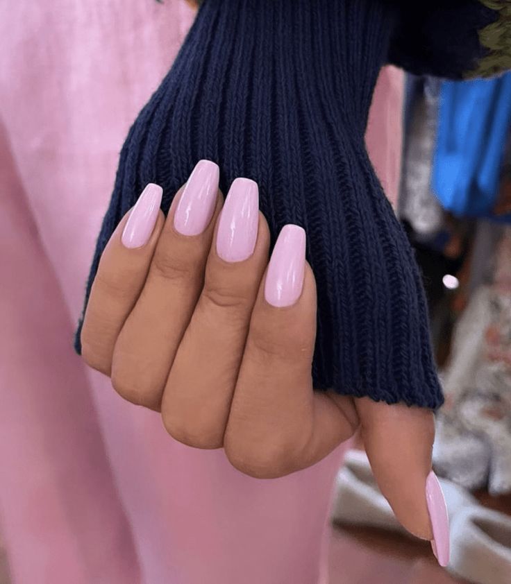 33 Pink Barbie Nails To Satisfy Your Barbie Obsession - Colleen Hobson Selena Gomez Nails, Bubblegum Pink Nails, Barbie Nails, Baby Pink Nails, Celebrity Nails, Pink Manicure, Pink Barbie, Pink Nail Polish, Nails Pink