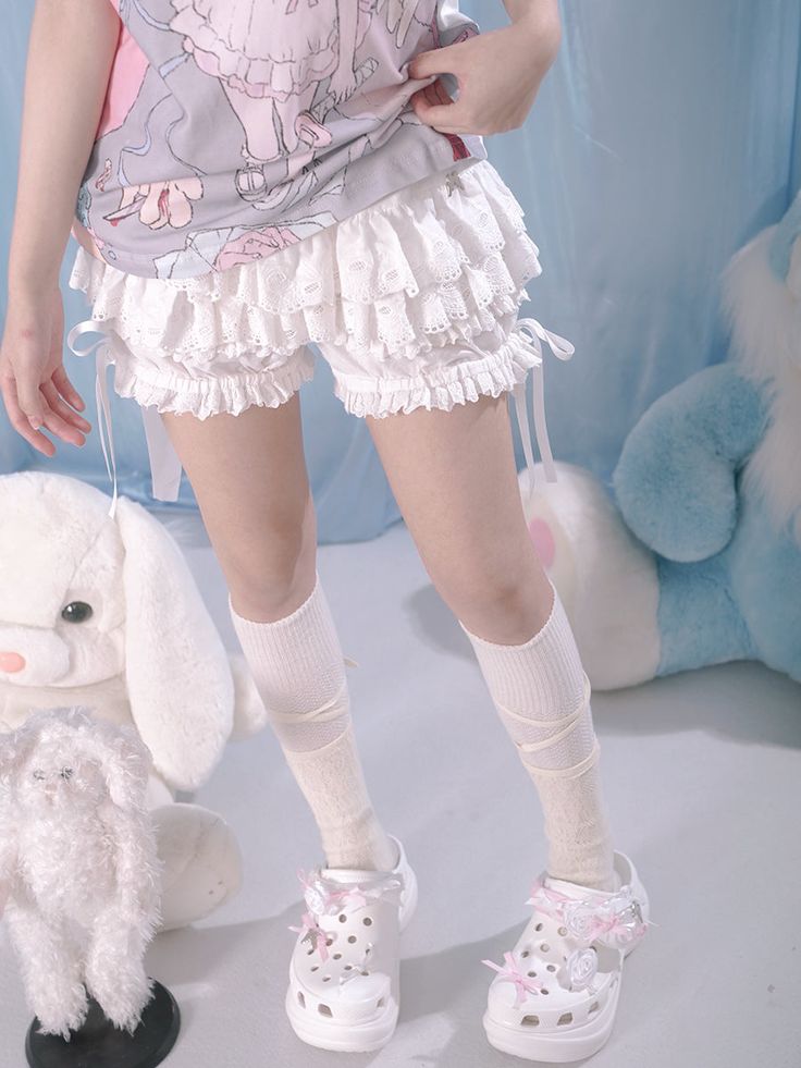 Material: 100% Cotton
Size: sm

Model: 158cm/40kgWear size S




Length
Waist


S
33cm
60cm


M
34cm
64cm Bubble Shorts, Nice Clothing, Ballet Style, Ballet Fashion, Style Shorts, Lace Ribbon, White Sock, No Frills, White Shorts