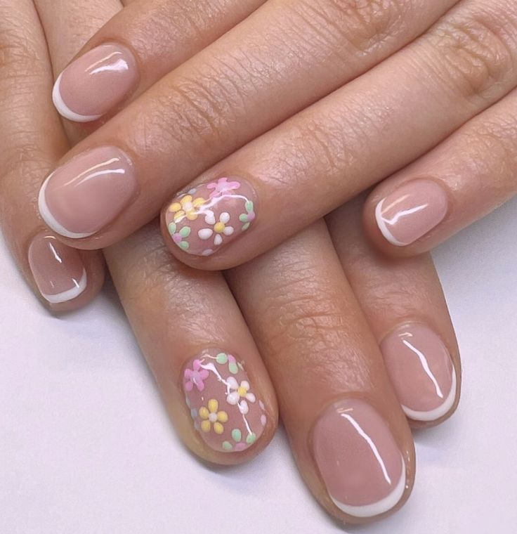 Short Gel Nail French Tip Designs, Short Nails Ideas Flowers, Short Nail Designs Minimal Natural, Classy French Tip Nails, Classy French Tip, French Tip Gel Nails, Short Gel Nails, Cute Simple Nails, French Manicure Nails