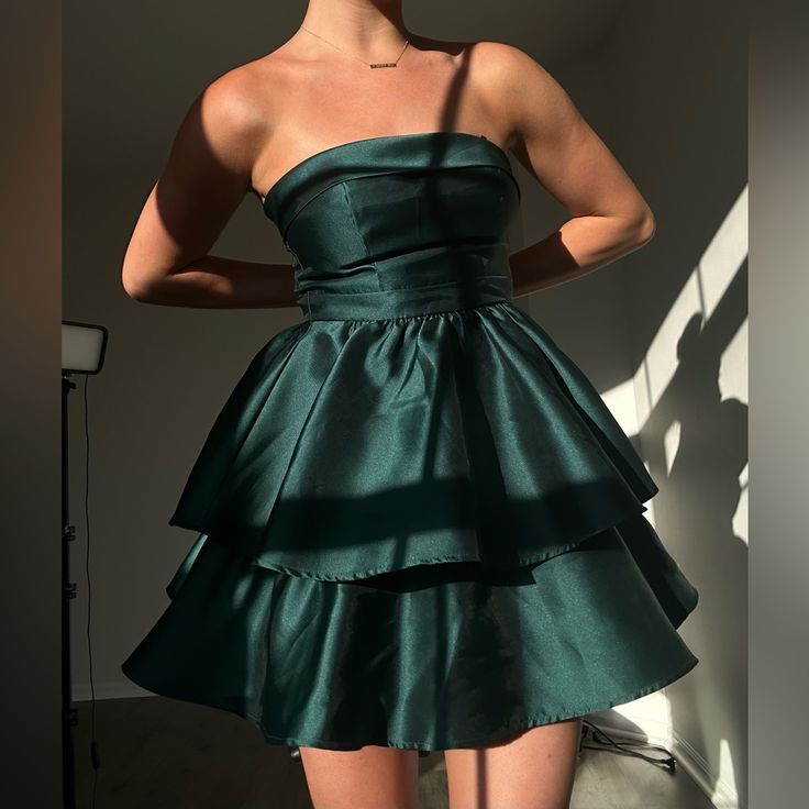 Perfect Condition, Never Worn Emerald Green Short Dress Formal, Blue Winter Dance Dresses, Emerald Green Hoco Dresses, Forest Green Dress Short, Hoco Dresses Dark Green, Green Formal Dresses Short, Halter Hoco Dress, Emerald Green Dress Short, Short Winter Formal Dresses