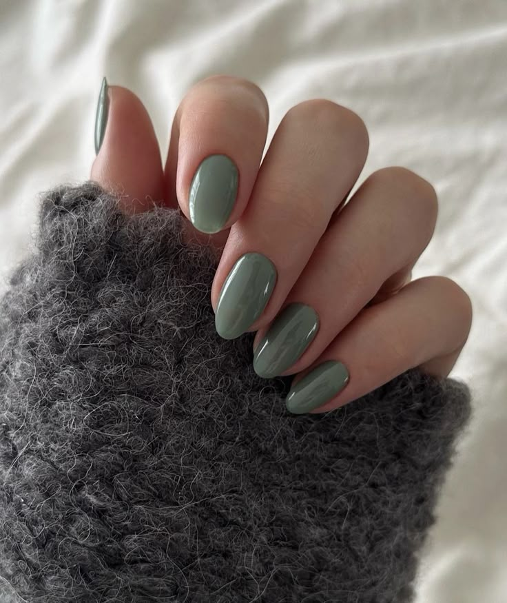 Short Acrylics Ideas Almond, Short Almond Acrylic Nails Fall Colors, Short Almond Nails January, Gel Nails Earth Tones, Simple Acrylic Nails Solid, Rounded Green Nails, Gel Nails Solid Color Winter, Short Gel Nails Dark Colors, Almond Nails Solid Color Winter