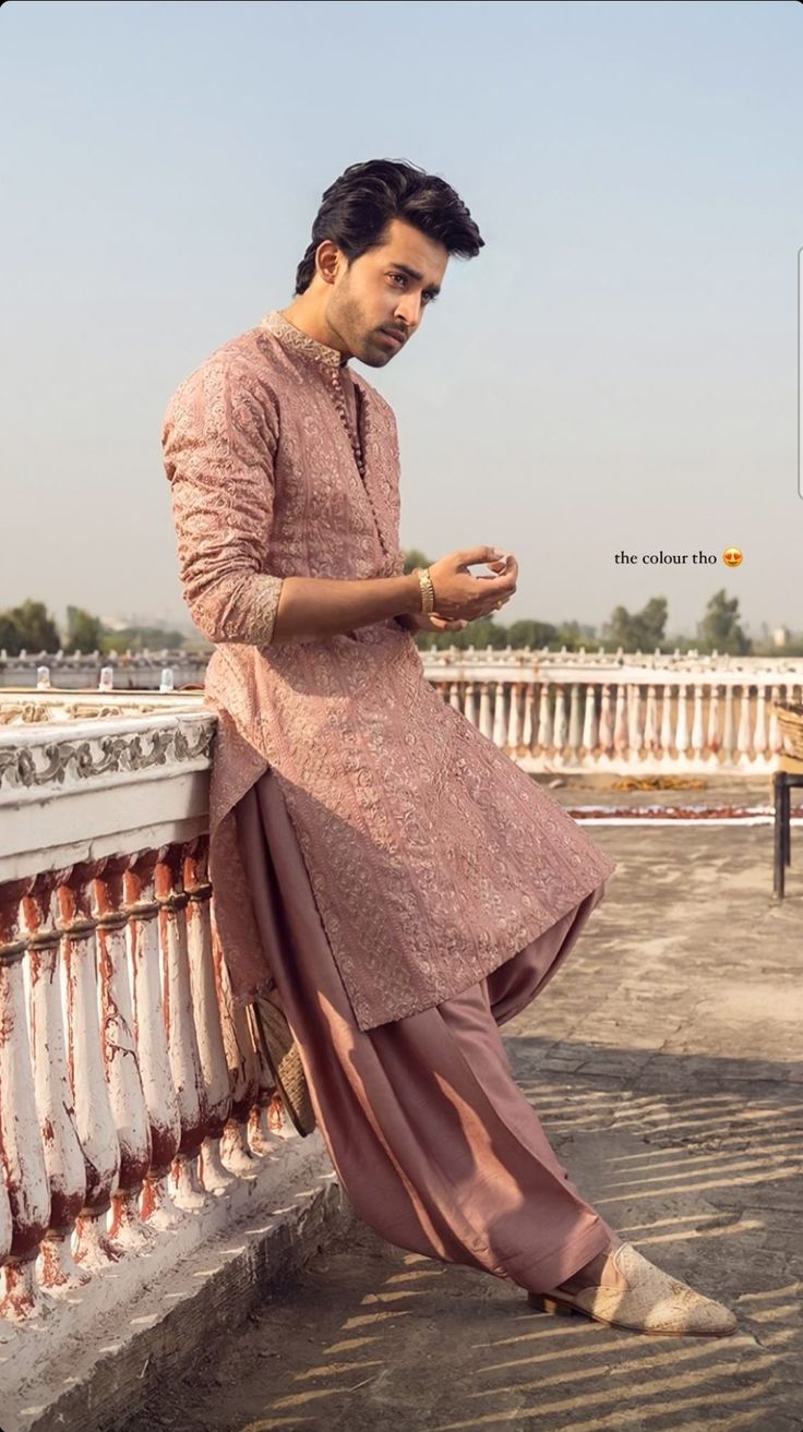 Traditional Indian Mens Clothing, India Fashion Men, Indian Wedding Suits Men, Man Dress Design, Indian Wedding Clothes For Men, Boys Kurta Design, Wedding Kurta For Men, Kurta Pajama Men, Groom Dress Men