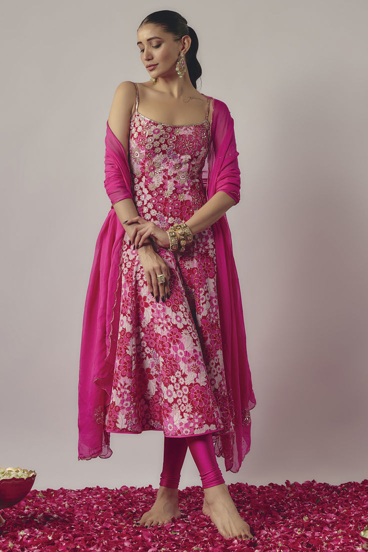 Featuring a pink anarkali in crepe base with floral print and embroidery. It is paired with lycra leggings and a silk organza embroidered dupatta. Accentuate it with statement jewellery and heels for festive occasions.The Party Isnt Over Yet End Of Season Sale Up TO 80%Off On Your Favourite Deals thatre still up for grabs. #Perniaspopupshop #womenswear #ethnic #whatiworewastrending #ppuslove #anarkaliset #lycra #silk #crepe #organza #weddingwear #festivewear भारतीय दुल्हन संबंधी, Indian Outfits Modern, डिजाइनर कपड़े, Design Kurta, Trendy Outfits Indian, Diwali Outfits, Indian Outfits Lehenga, Traditional Indian Dress, Desi Fashion Casual