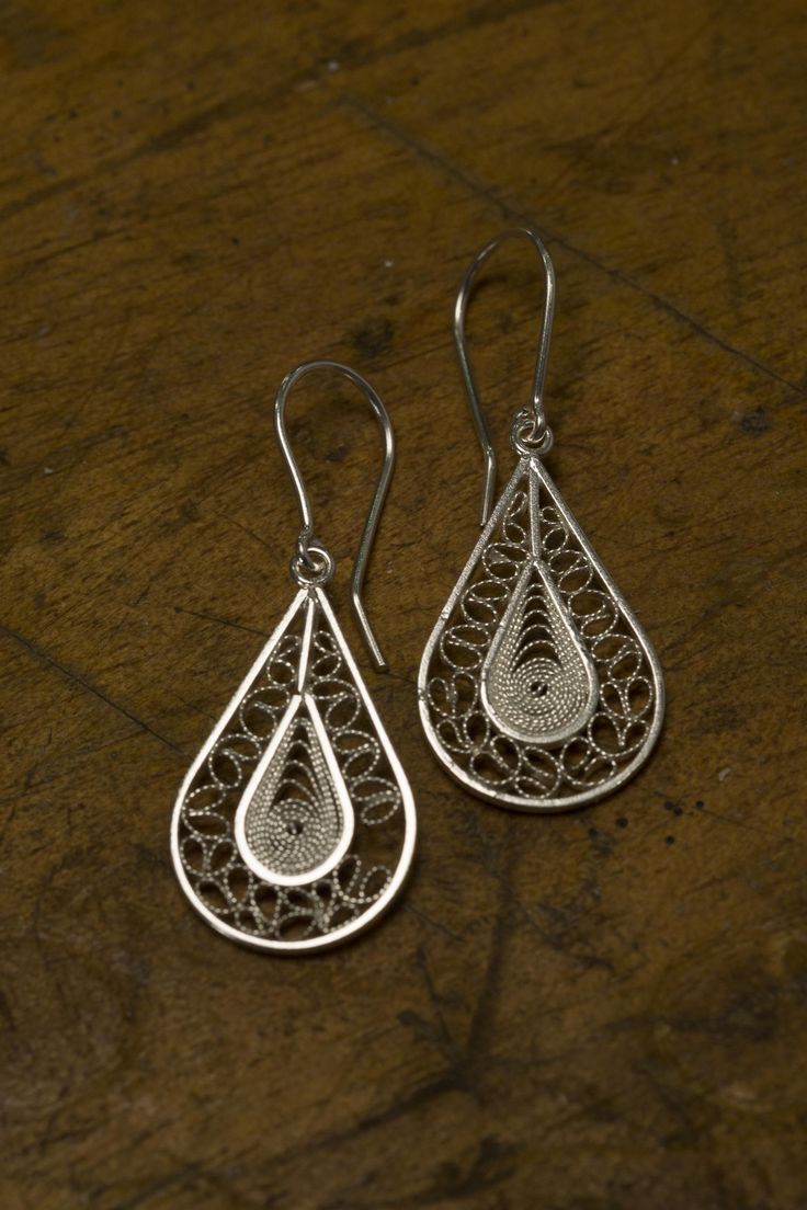 Filigree Jewelry, Facebook Sign Up, Crochet Earrings, Drop Earrings, Crochet, Silver, Clothes, Art