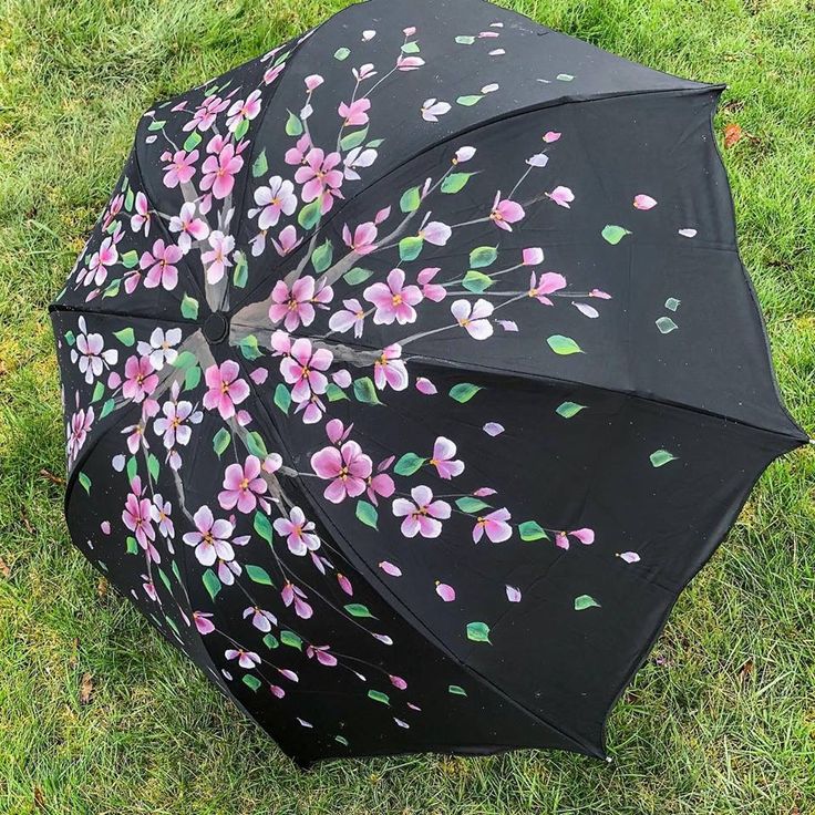 Umbrella Painting Designs, Painted Umbrellas Diy Ideas, Painting On Umbrella, Umbrella Painting Ideas, Umbrella Design Ideas, Painted Parasol, Hand Painted Purses, Umbrella Painting, Umbrella Design