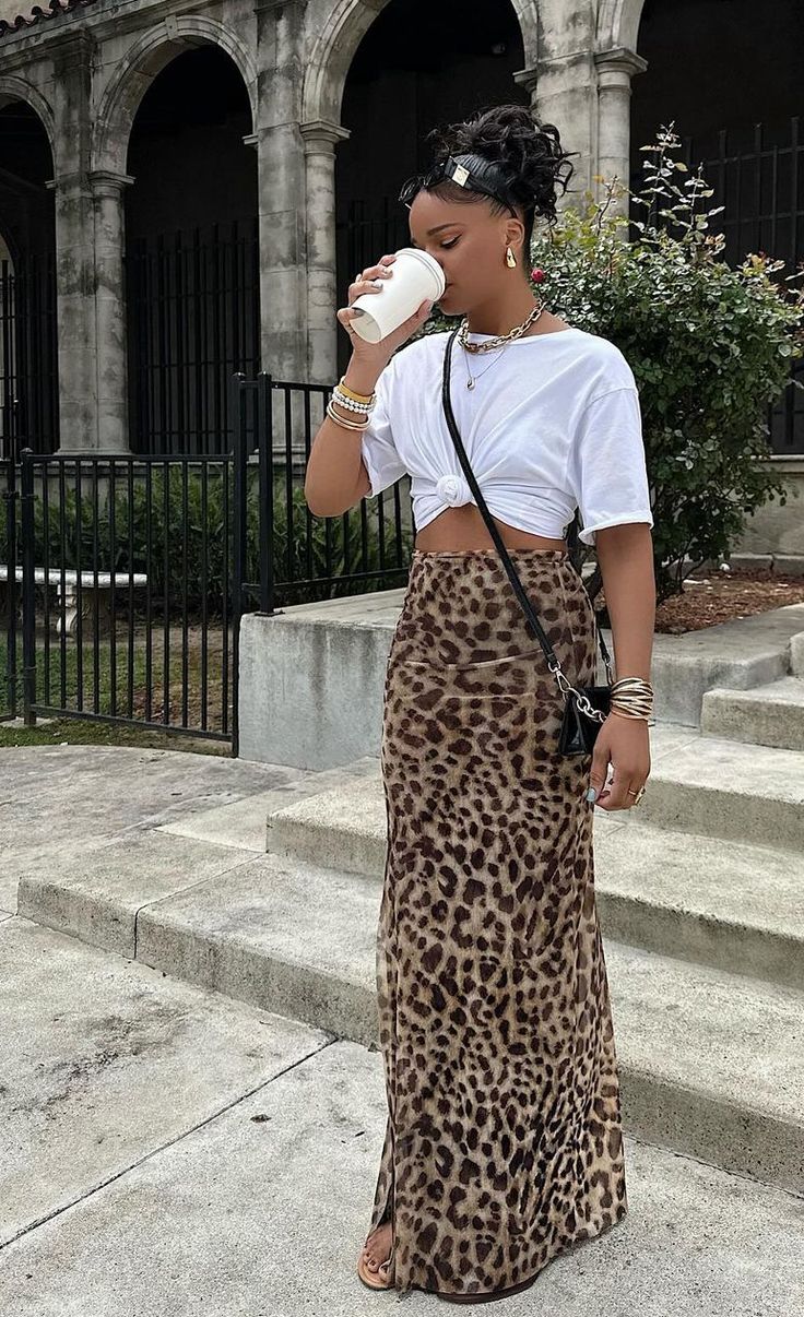 Leopard Print Skirt Outfit, Leopard Skirt Outfit, Printed Skirt Outfit, Leopard Print Outfits, Look Legging, Leopard Outfits, Long Skirt Outfits, Skandinavian Fashion, Downtown Outfits