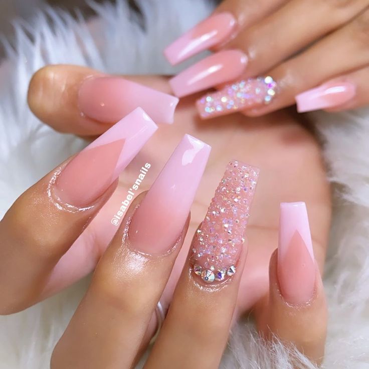 Isabel's Nails on Instagram: “#nails #nailsofinstagram #nailsmagazine #nailsnailsnails #nailsart #nailstyle #nails2inpire #uñasacrílicas #uñasperfectas #uñaspermanentes…” Light Pink Acrylic Nails, Light Pink Nails, Long Acrylic Nail Designs, Ombre Acrylic Nails, Cute Acrylic Nail Designs, Long Acrylic Nails Coffin, Acrylic Nails Coffin Pink, Acrylic Nails Coffin Short, Summer Acrylic Nails