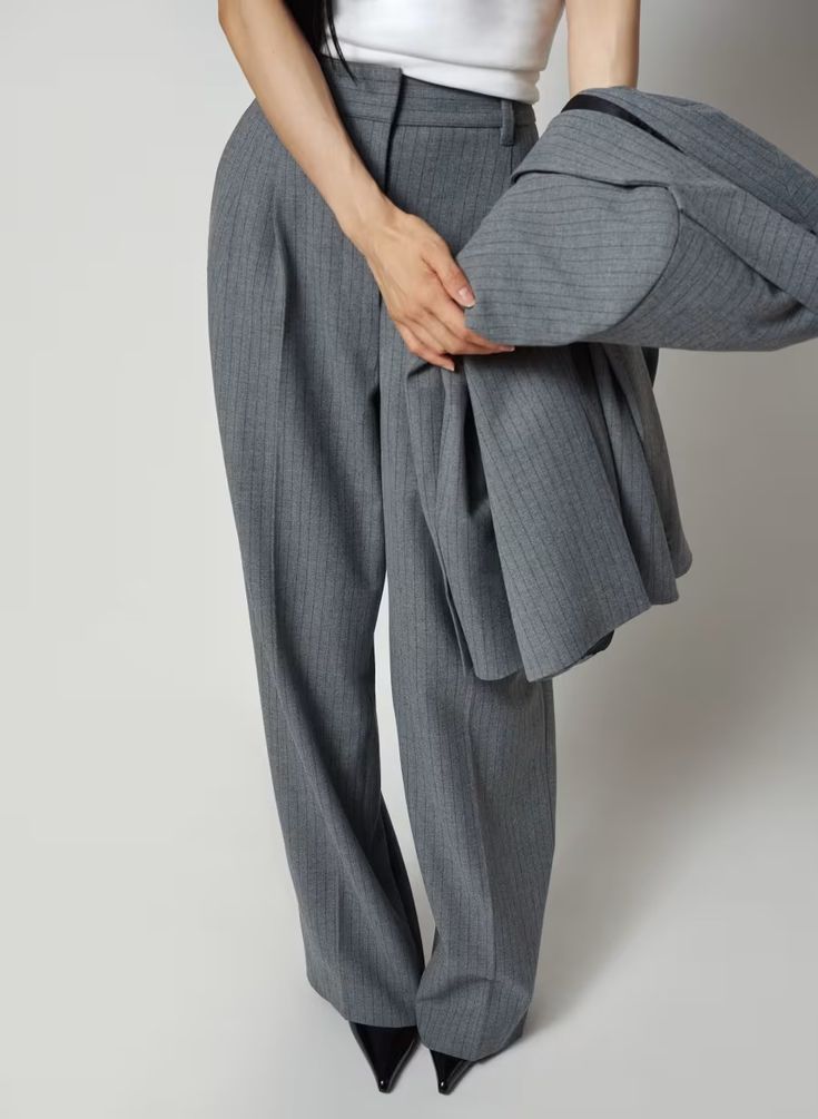 THE EFFORTLESS PANT™ | Aritzia Effortless Pant, Work Suits, Grey Trousers, Checked Blazer, Tailored Blazer, Work Wear Women, Twill Pants, Fashion Mistakes, Grey Pants