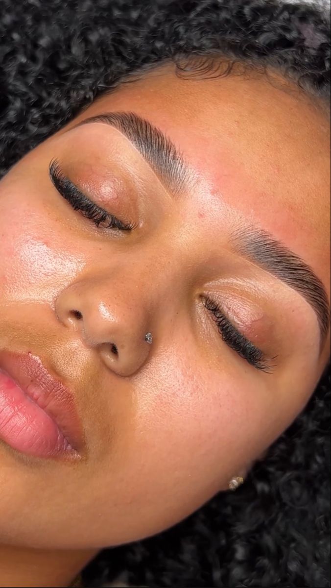 Eyebrow Wax Black Women, Eyebrows Getting Done, Eyebrow Shaping Aesthetic, Brow Lamination Inspiration, Thick Threaded Eyebrows, Messed Up Eyebrows, Eyebrow Tinting And Lamination, Eyebrows Waxed And Tinted, Eye Brows Black Women