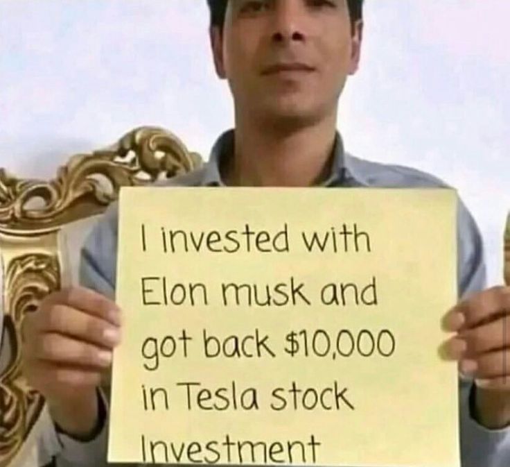 a man holding up a sign that says i invested with elon musk and got back $ 10, 000 in tesla stock investment