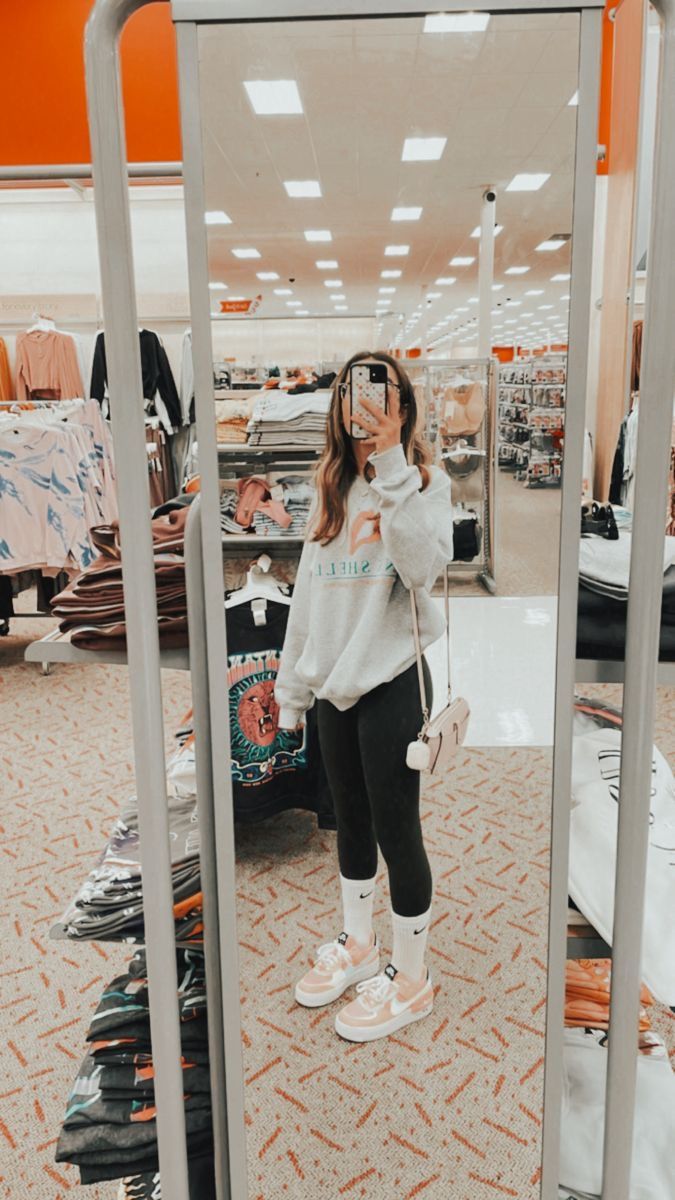 Leggings And Air Force Ones Outfit, Leggings Socks Outfit, Leggings And Socks Outfit, Nike Socks Outfit Leggings, Nike Crewneck Outfit, Outfits With Nike Socks, Socks Aesthetic Outfit, Nike Leggings Outfit, Nike Socks Women