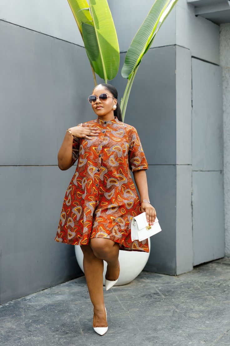 Juni dress Shirt Dress African Print, Shirt Dress Ankara African Style, Ankara Dress Styles Casual, Short Flare Dress Ankara, Simple African Dresses Casual, African Simple Dress Styles, Loose Ankara Dress Styles, Simple Chitenge Dress, Short Ankara Dresses Classy 2024