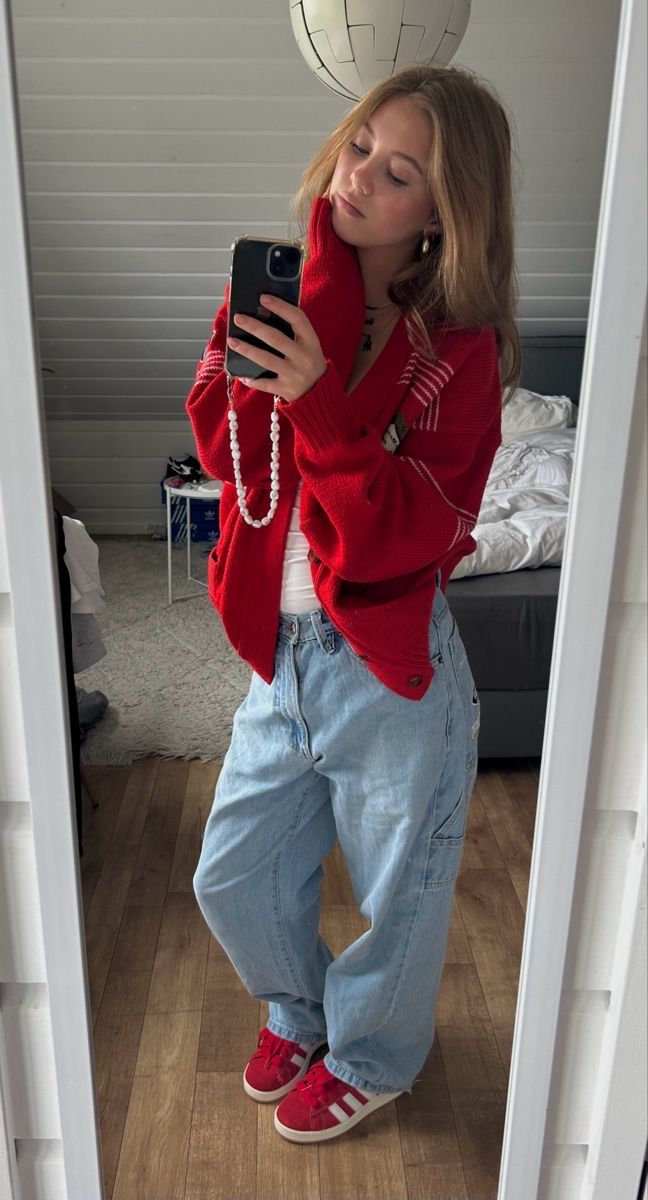 Outfit Campus, Campus Outfit, Looks Pinterest, Mode Zara, Looks Street Style, Stockholm Fashion, Swaggy Outfits, Mode Inspo, Red Outfit