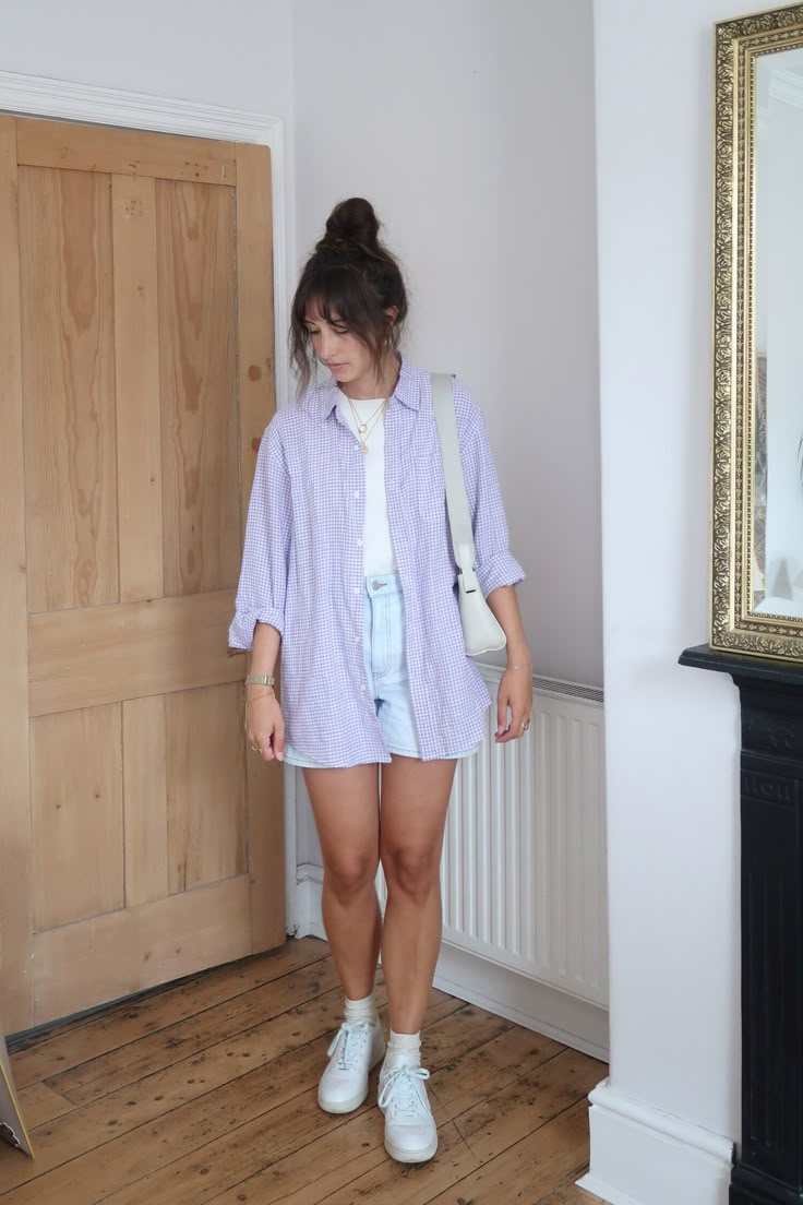 Linen Dress Shirt Outfit, Button Down Boyfriend Shirt Outfit, Summer Button Up Outfit, Oversized Spring Outfit, Oversized Linen Shirt Outfit Summer, Outfit For Summer For Women, Summer Button Down Outfit, T Shirt Looks Outfits, Dress With Oversized Shirt