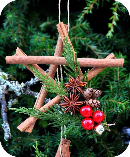 an ornament made out of sticks and cinnamons with the words feliz navidad