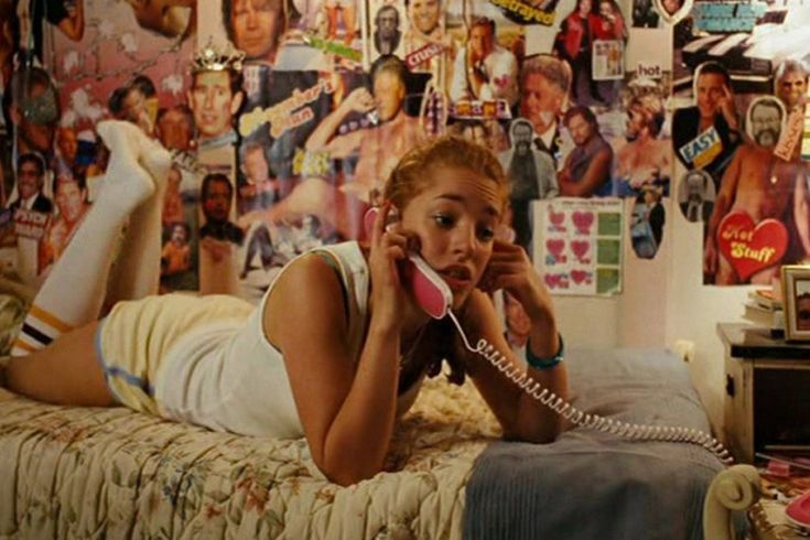 The All-Time Best Bedrooms From Early 2000s Teen Movies 2000s Bedroom, Olivia Thirlby, Movie Bedroom, 2000s Room, The Wombats, 타이포그래피 포스터 디자인, Septième Art, Talking On The Phone, Teen Movies