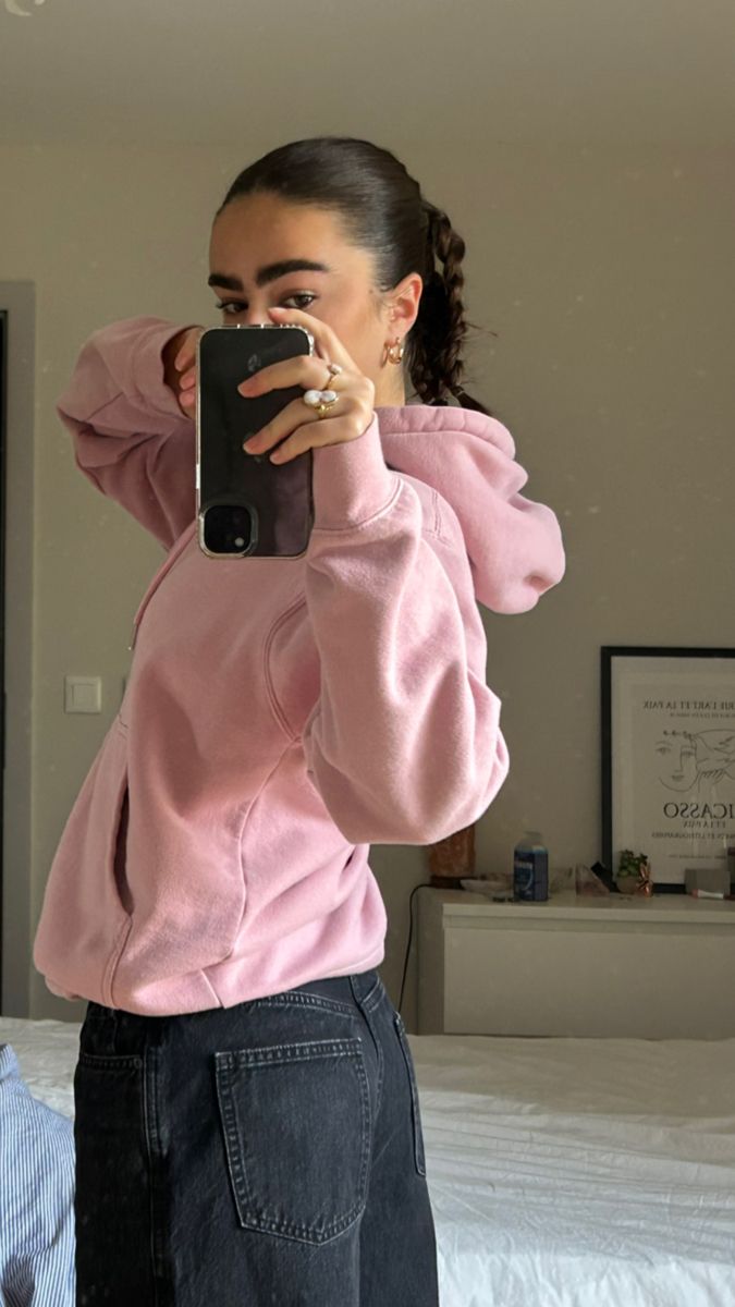 Feminine Hoodie Outfit, Pink Oversized Hoodie Outfit, How To Style Pink Hoodie, Pink Hoodie Outfit Ideas, Light Pink Hoodie Outfit, Pink Hoodie Outfit Aesthetic, Pink Zip Up Hoodie Outfit, Pink Hoodie Aesthetic, Pink Hoodie Outfit