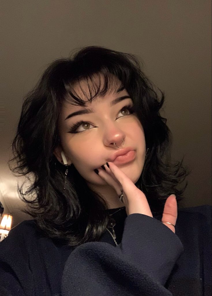 Bob Alternative Hair, Black Short Hair With Layers, Short Alt Hair With Bangs, Grunge Girl Hair, Short Haircut For Chubby Face Plus Size, Short Black Hair With Bangs, Medium Length Black Hair, Up Do Hair Styles, Hairstyles Aesthetic