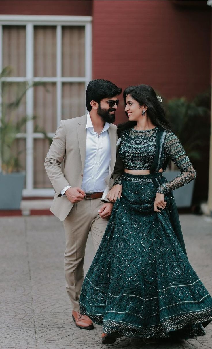 Kerala Reception Dress For Couples, Engegment Dresses Couple, Engagement Dress For Kerala Bride, Engagement Dress Ideas Indian, Couple Suit And Dress, Couple Reception Outfit Indian, Engagement Looks For Indian Couple, Reception Dress For Groom, Fall Engagement Outfit Ideas