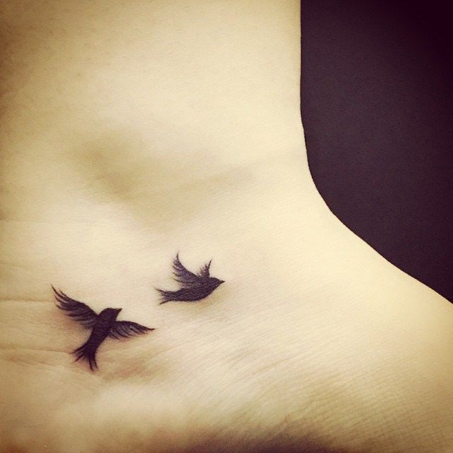 Tiny Bird Tattoos, Bird Tattoos For Women, Vogel Tattoo, Bird Tattoo Wrist, Unique Small Tattoo, Small Bird Tattoo, Bird Tattoo, Tattoos For Daughters, Two Birds