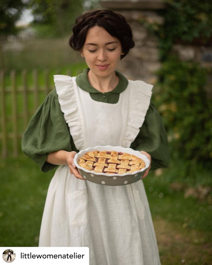 Vintage Cottagecore Outfits, 1800s Dresses, Cottage Dress, Christian Fashion, Afternoon Tea Parties, Cottagecore Style, Vintage Cottagecore, Plain Dress, Tambourine