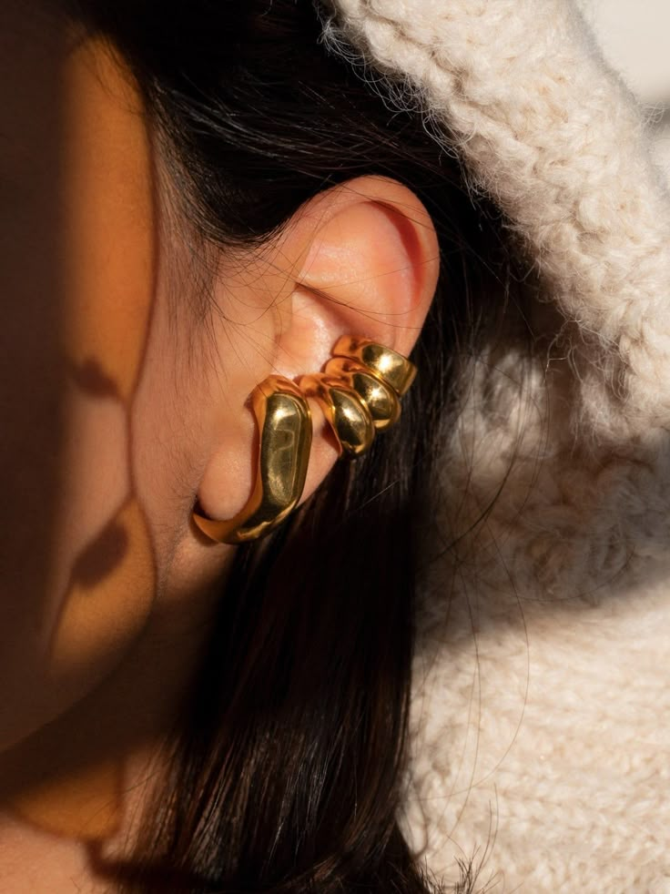 Sweet Disposition, Chunky Gold Hoop Earrings, Gold Earrings For Women, Chunky Earrings, Dope Jewelry, Jewelry Lookbook, Earrings Women, Jewelry Inspo, Ear Jewelry