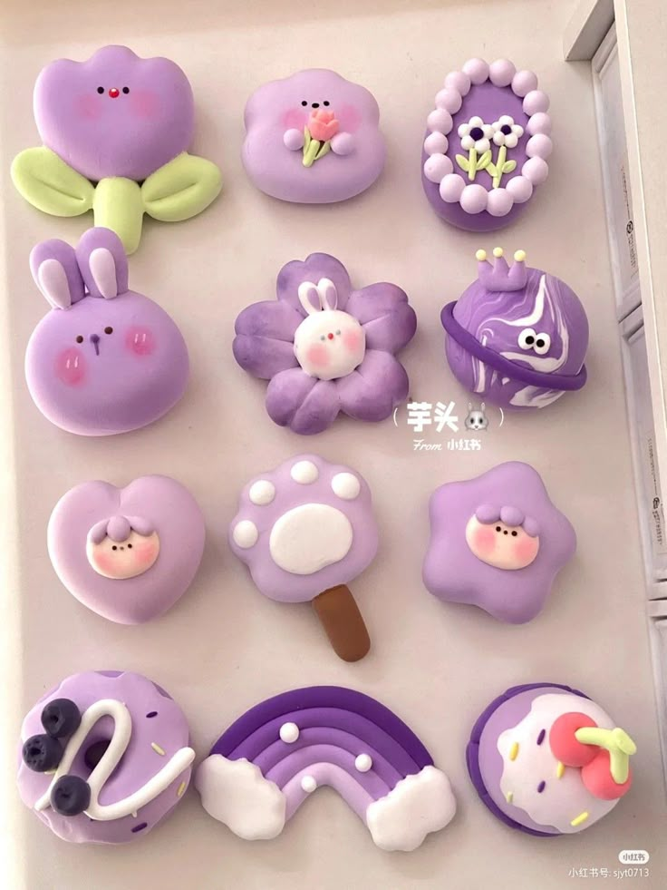 there are many different types of fondant decorations on the trays in this box