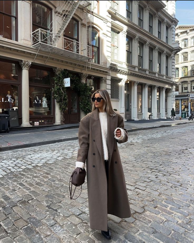 Long Coat Outfit, Winter Overcoat, Work Fits, Skandinavian Fashion, Chique Outfits, London Outfit, Autumn Fits, 2024 Style, Autumn 2024