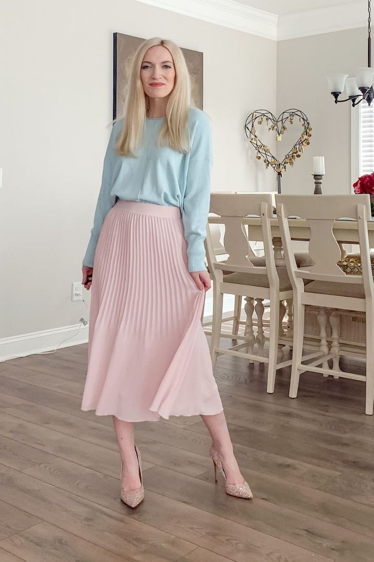 Pale Pink Outfit Aesthetic, Pastel Birthday Outfit Women, Work Outfits Women Girly, Pale Pink Skirt Outfit, Pastel Colour Outfits Classy, Pastel Pink Shirt Outfit, Pastel Professional Work Outfits, Professional Pink Outfit, Rose Pink Outfit Ideas