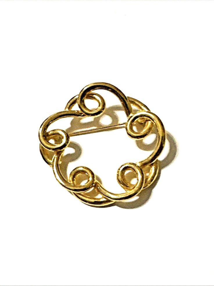 Vintage Gold Tone Swirl Wreath Brooch Pin 1 3/4"